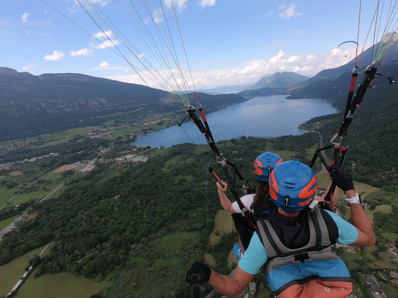 Vol en parapente au-dessus du lac d'Annecy