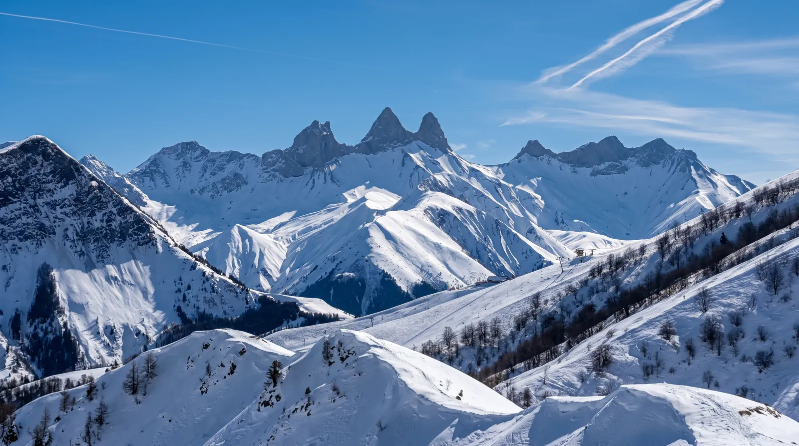 Les Aiguilles d'Arves enneigées, en Savoie
